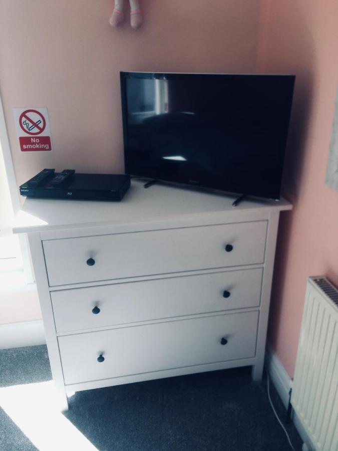 Barbie House ,Opposite The Beach & Paignton Pier , 2 Bedroom Apartment With Private Car Space & Garden , Free Access Next Door To The Stunning Ballet & Make Up School & A Beautiful Ladys Beauty Salon (Adults Only) Zewnętrze zdjęcie