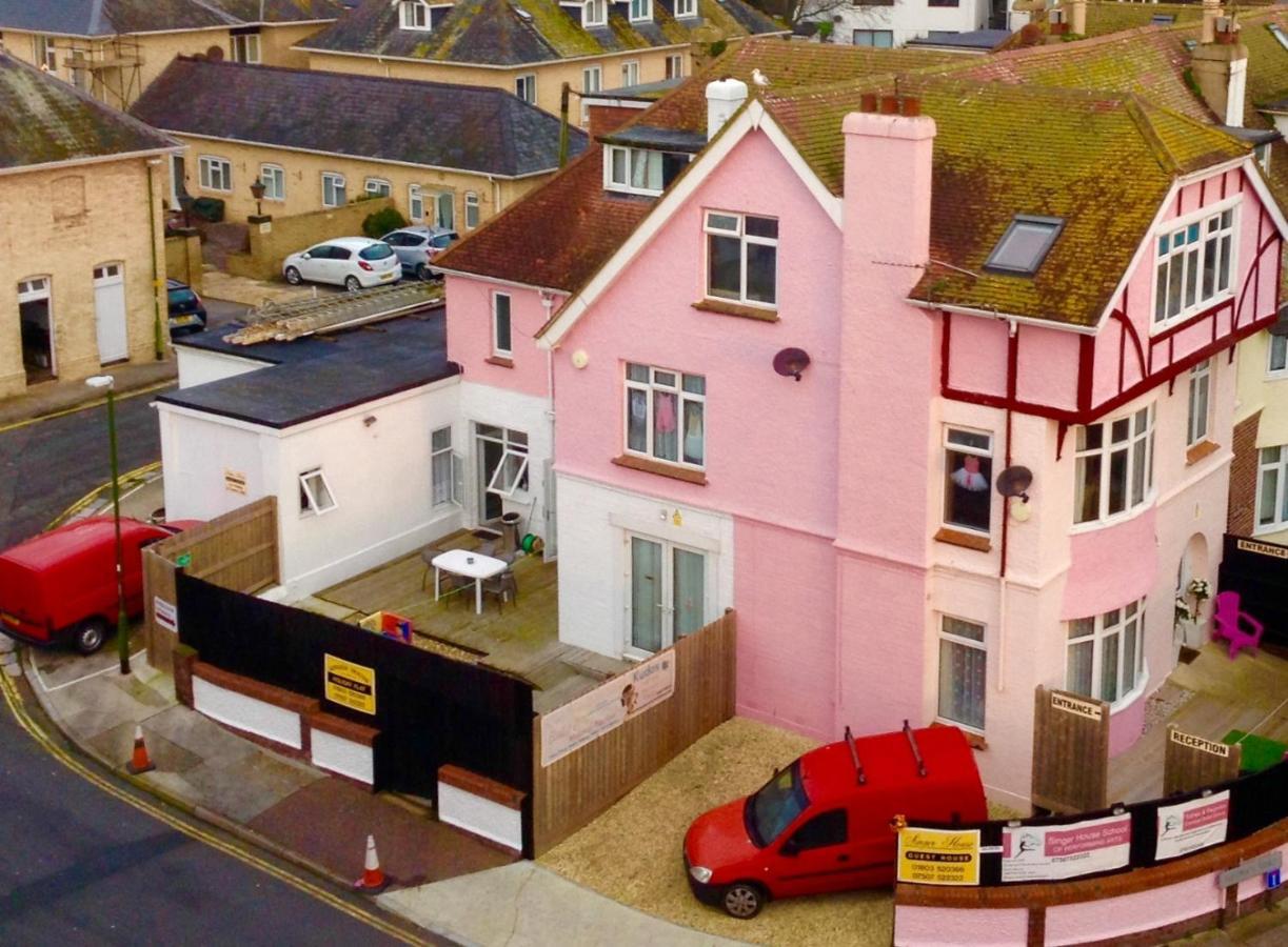 Barbie House ,Opposite The Beach & Paignton Pier , 2 Bedroom Apartment With Private Car Space & Garden , Free Access Next Door To The Stunning Ballet & Make Up School & A Beautiful Ladys Beauty Salon (Adults Only) Zewnętrze zdjęcie