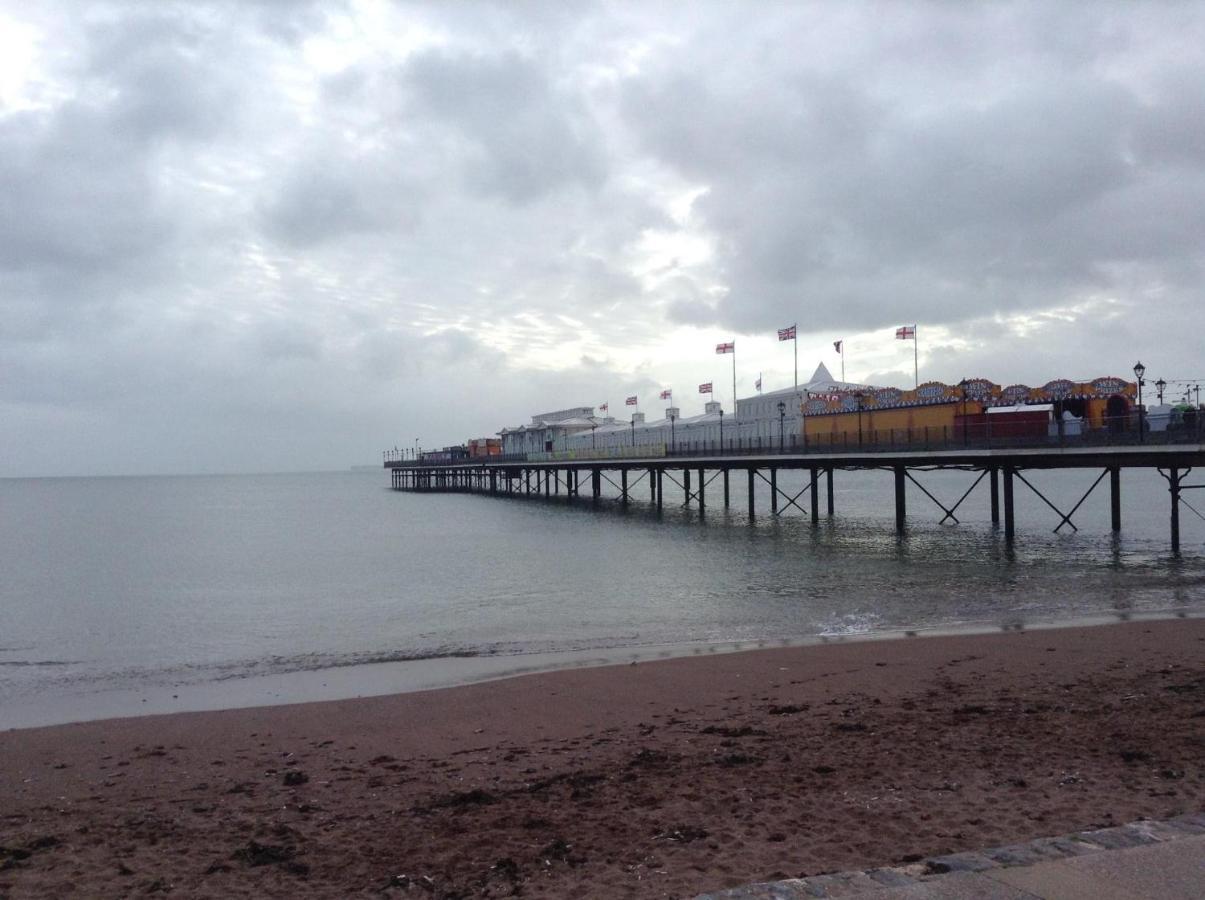 Barbie House ,Opposite The Beach & Paignton Pier , 2 Bedroom Apartment With Private Car Space & Garden , Free Access Next Door To The Stunning Ballet & Make Up School & A Beautiful Ladys Beauty Salon (Adults Only) Zewnętrze zdjęcie