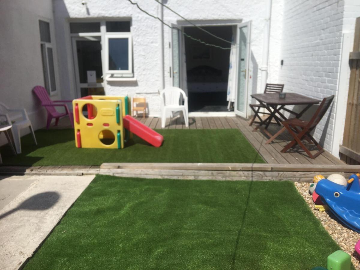 Barbie House ,Opposite The Beach & Paignton Pier , 2 Bedroom Apartment With Private Car Space & Garden , Free Access Next Door To The Stunning Ballet & Make Up School & A Beautiful Ladys Beauty Salon (Adults Only) Zewnętrze zdjęcie