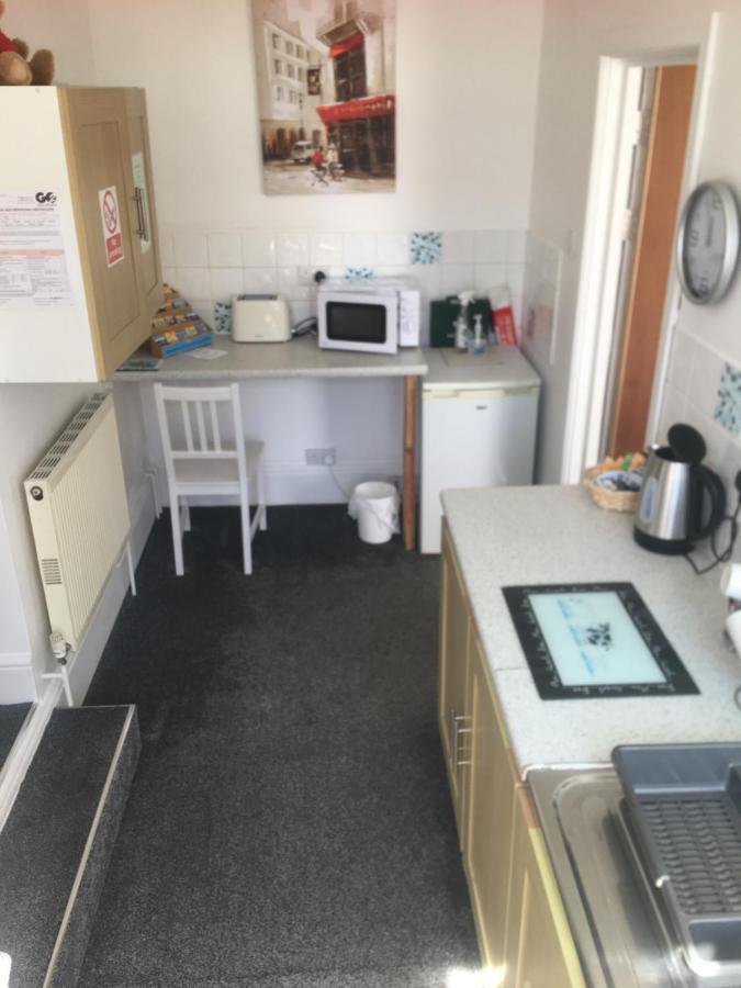Barbie House ,Opposite The Beach & Paignton Pier , 2 Bedroom Apartment With Private Car Space & Garden , Free Access Next Door To The Stunning Ballet & Make Up School & A Beautiful Ladys Beauty Salon (Adults Only) Zewnętrze zdjęcie