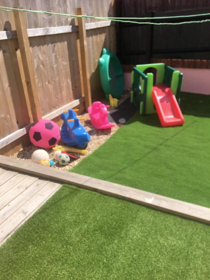 Barbie House ,Opposite The Beach & Paignton Pier , 2 Bedroom Apartment With Private Car Space & Garden , Free Access Next Door To The Stunning Ballet & Make Up School & A Beautiful Ladys Beauty Salon (Adults Only) Zewnętrze zdjęcie