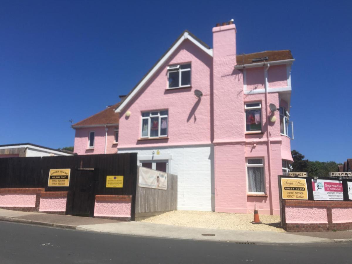 Barbie House ,Opposite The Beach & Paignton Pier , 2 Bedroom Apartment With Private Car Space & Garden , Free Access Next Door To The Stunning Ballet & Make Up School & A Beautiful Ladys Beauty Salon (Adults Only) Zewnętrze zdjęcie