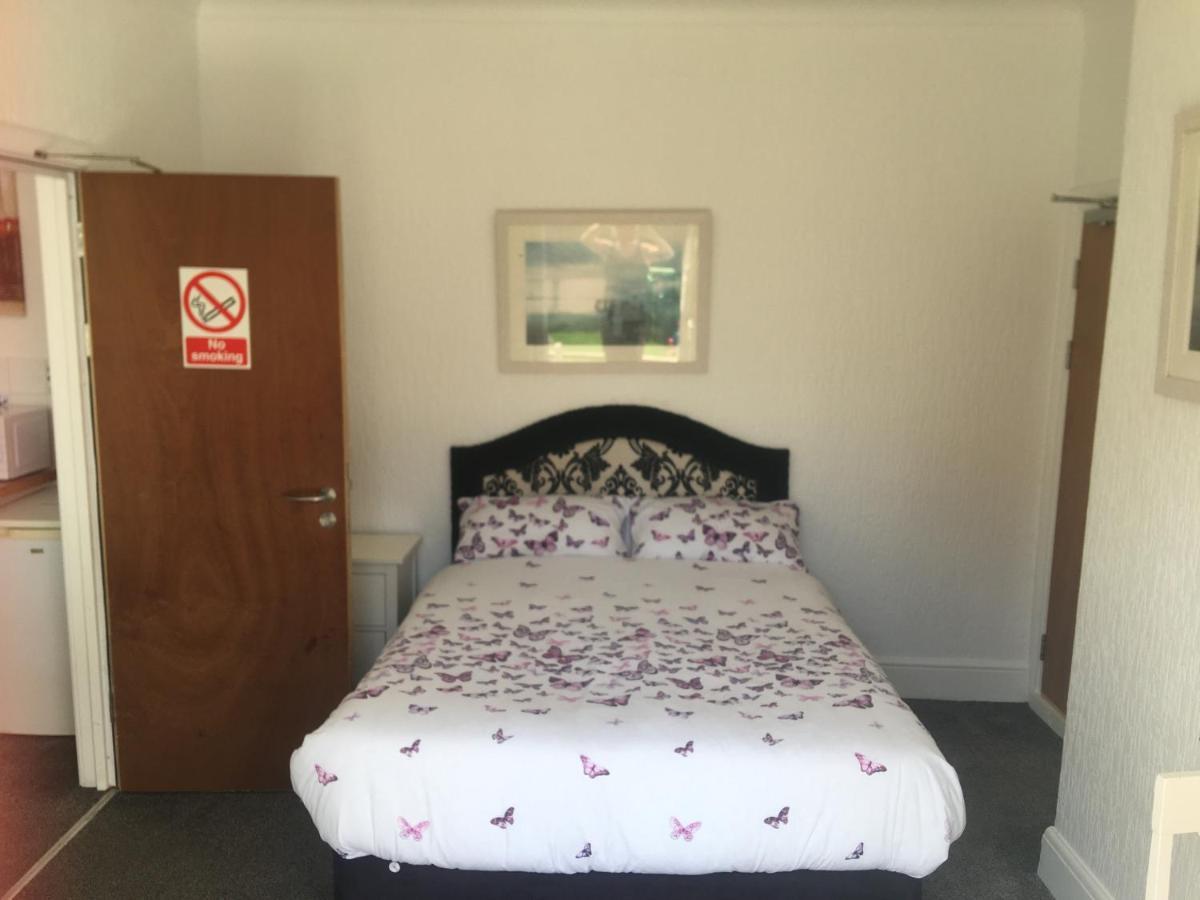 Barbie House ,Opposite The Beach & Paignton Pier , 2 Bedroom Apartment With Private Car Space & Garden , Free Access Next Door To The Stunning Ballet & Make Up School & A Beautiful Ladys Beauty Salon (Adults Only) Zewnętrze zdjęcie