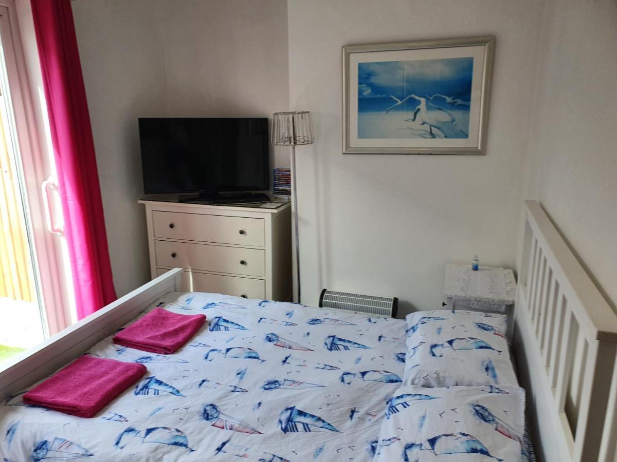 Barbie House ,Opposite The Beach & Paignton Pier , 2 Bedroom Apartment With Private Car Space & Garden , Free Access Next Door To The Stunning Ballet & Make Up School & A Beautiful Ladys Beauty Salon (Adults Only) Zewnętrze zdjęcie