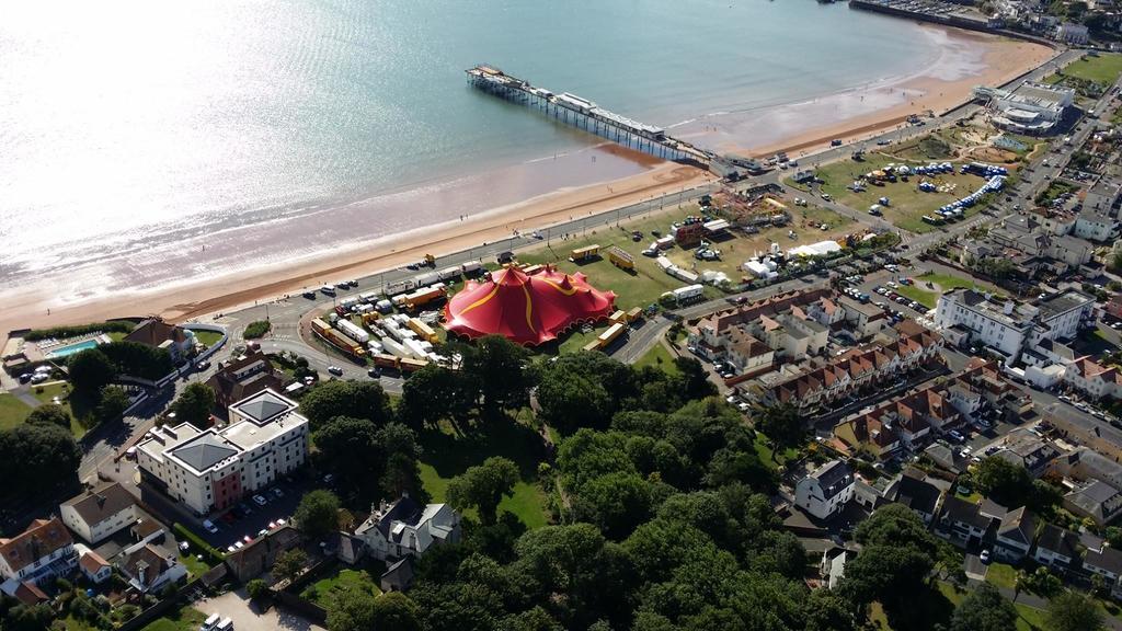 Barbie House ,Opposite The Beach & Paignton Pier , 2 Bedroom Apartment With Private Car Space & Garden , Free Access Next Door To The Stunning Ballet & Make Up School & A Beautiful Ladys Beauty Salon (Adults Only) Pokój zdjęcie