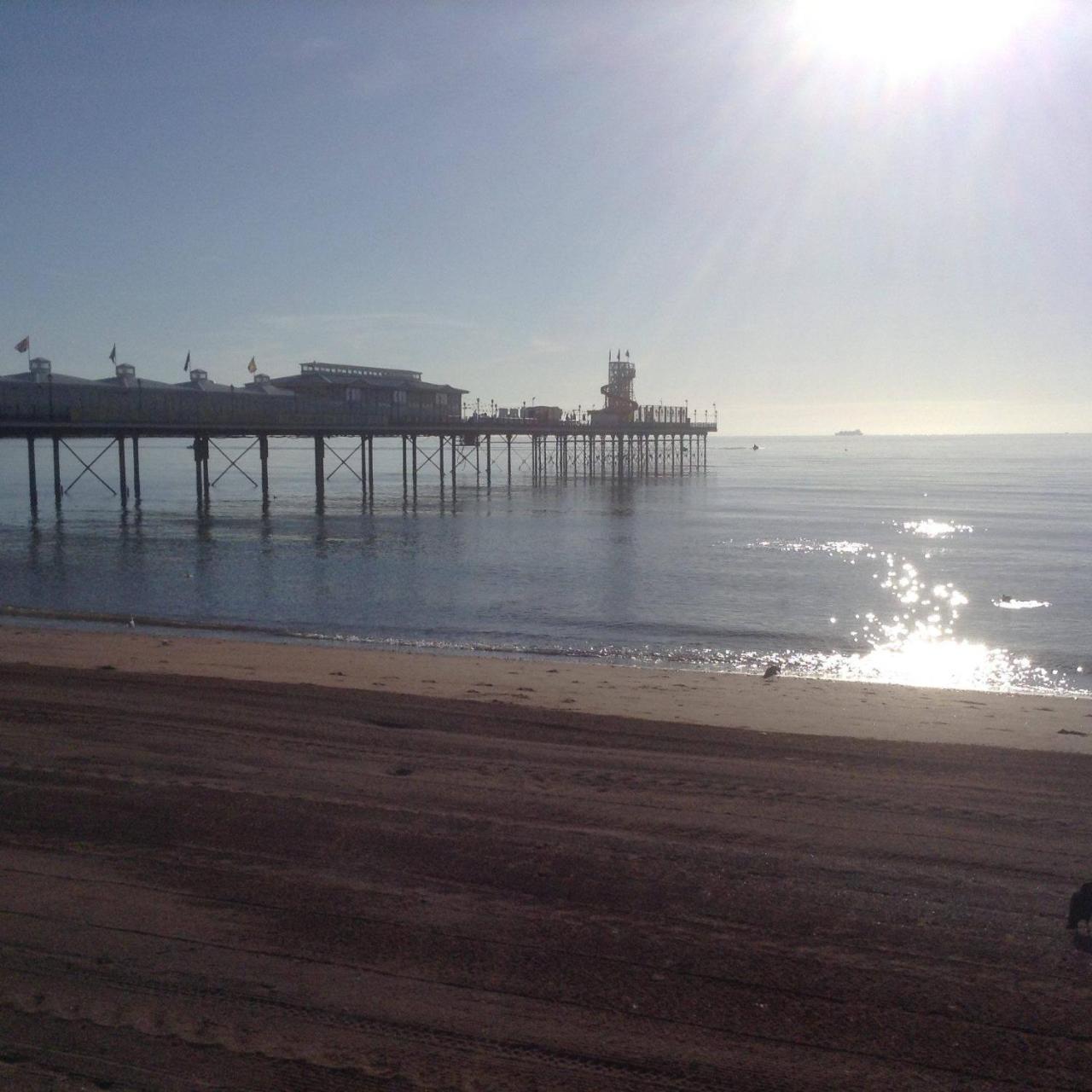 Barbie House ,Opposite The Beach & Paignton Pier , 2 Bedroom Apartment With Private Car Space & Garden , Free Access Next Door To The Stunning Ballet & Make Up School & A Beautiful Ladys Beauty Salon (Adults Only) Zewnętrze zdjęcie
