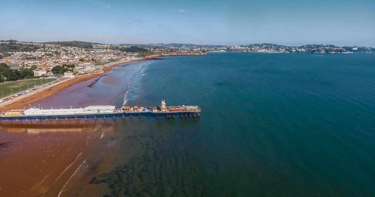 Barbie House ,Opposite The Beach & Paignton Pier , 2 Bedroom Apartment With Private Car Space & Garden , Free Access Next Door To The Stunning Ballet & Make Up School & A Beautiful Ladys Beauty Salon (Adults Only) Zewnętrze zdjęcie
