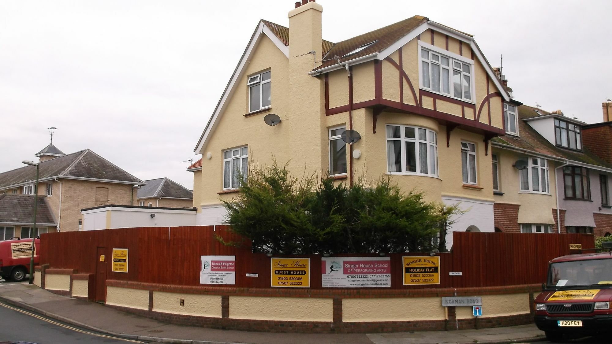 Barbie House ,Opposite The Beach & Paignton Pier , 2 Bedroom Apartment With Private Car Space & Garden , Free Access Next Door To The Stunning Ballet & Make Up School & A Beautiful Ladys Beauty Salon (Adults Only) Zewnętrze zdjęcie